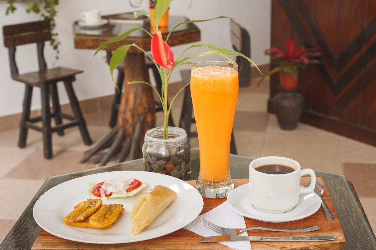 Hotel Country Club Eco Casajardin Moyobamba Exterior foto